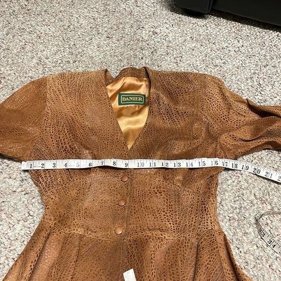 Vintage 80s/90s Danier leather jacket with peblem waist - Picture 4 of 11